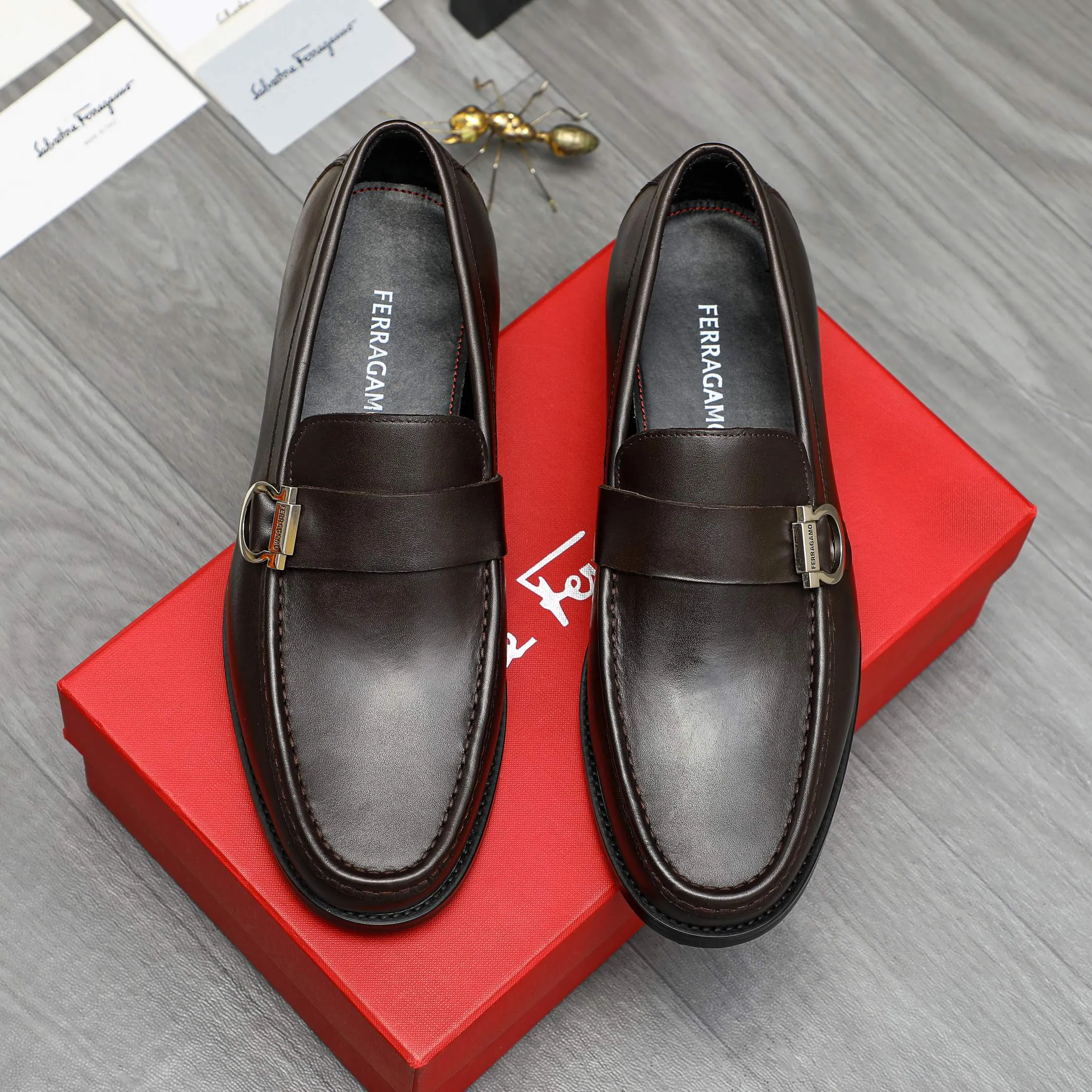 Men's shoes 💰442 Product trademark: Ferragamo "Ferragamo" business formal leather shoes Regular size: 38-46 (45.46 custom-made and non-returnable) Product materials: Selected high-quality cowhide upper, cowhide lining, original rubber outsole